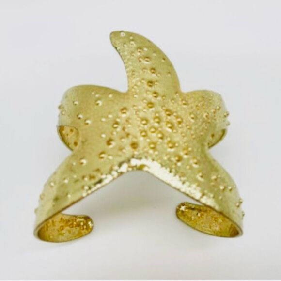 Lilly Pulitzer Gold Textured Cuff Bracelet. - Picture 1 of 5